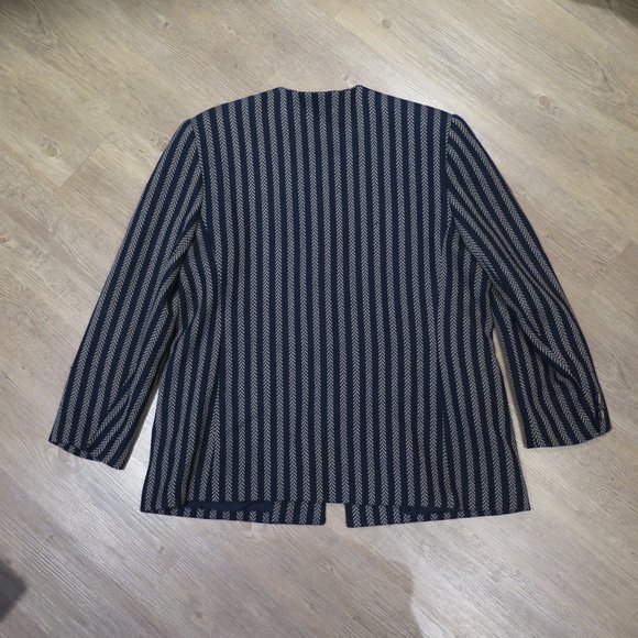 Pure Virgin Wool Vintage Coat - Picture 14 of 14